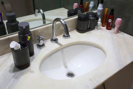 Apartamento à venda com 72m², 2 quartos e 2 vagas Apartamento à venda com 72m², 2 quartos e 2 vagasBanheiro da Suíte 2