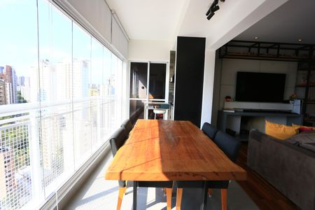 varanda  de apartamento à venda com 2 quartos, 72m² em Vila Andrade, São Paulo