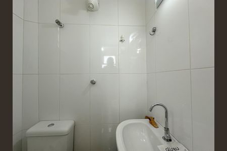 Apartamento à venda com 60m², 2 quartos e 1 vaga Apartamento à venda com 60m², 2 quartos e 1 vagaBanheiro de Serviço