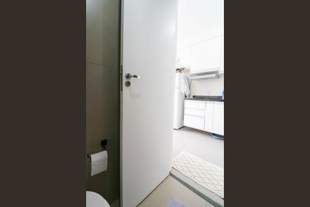Banheiro de kitnet/studio para alugar com 1 quarto, 20m² em Vila das Belezas, São Paulo