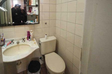 Apartamento à venda com 64m², 3 quartos e 1 vaga Apartamento à venda com 64m², 3 quartos e 1 vagaBanheiro da Suíte