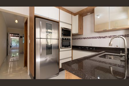 Casa à venda com 90m², 2 quartos e 2 vagas Casa à venda com 90m², 2 quartos e 2 vagasCozinha