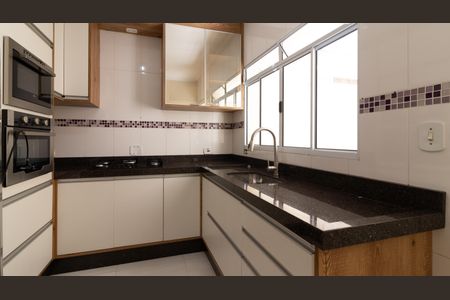 Casa à venda com 90m², 2 quartos e 2 vagas Casa à venda com 90m², 2 quartos e 2 vagasCozinha