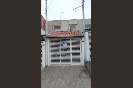 Casa à venda com 220m², 2 quartos e 2 vagas Casa à venda com 220m², 2 quartos e 2 vagasFachada