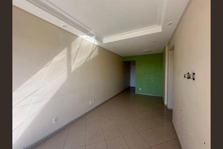 Sala de apartamento para alugar com 2 quartos, 60m² em Jardim Tupanci, Barueri