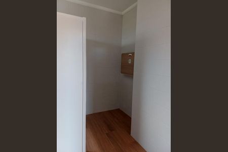 Quarto de apartamento para alugar com 2 quartos, 60m² em Jardim Tupanci, Barueri