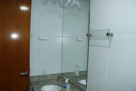 Apartamento para alugar com 60m², 2 quartos e 2 vagasBanheiro da Suíte