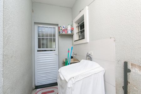 Casa de condomínio à venda com 65m², 2 quartos e 1 vagaÁrea de Serviço 