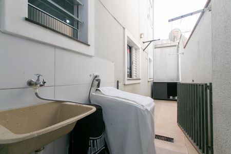 Casa de condomínio à venda com 65m², 2 quartos e 1 vagaÁrea de Serviço 