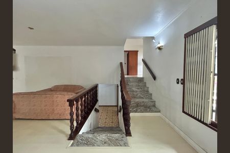 Casa à venda com 390m², 4 quartos e 2 vagasSala