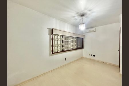 Casa à venda com 390m², 4 quartos e 2 vagasQuarto 4