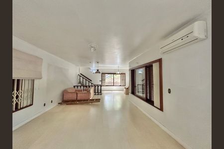 Casa à venda com 390m², 4 quartos e 2 vagasSala