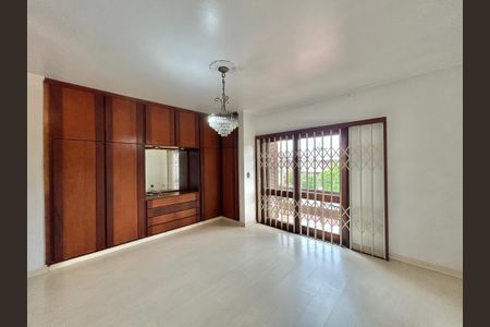 Casa à venda com 390m², 4 quartos e 2 vagasSuíte