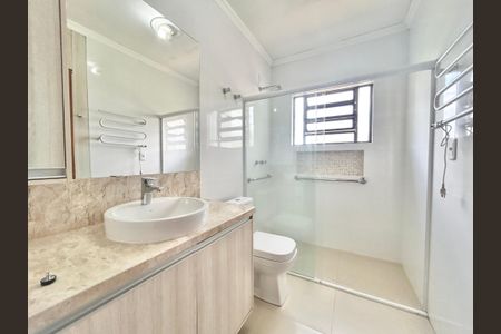 Casa à venda com 390m², 4 quartos e 2 vagasBanheiro