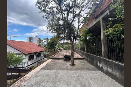 Casa à venda com 390m², 4 quartos e 2 vagasPátio