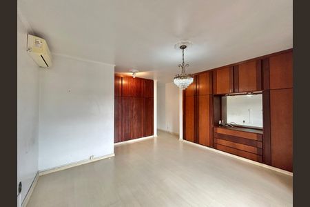 Casa à venda com 390m², 4 quartos e 2 vagasSuíte