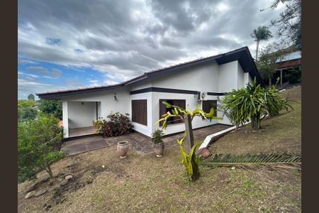Casa à venda com 390m², 4 quartos e 2 vagasFachada