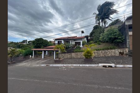 Casa à venda com 390m², 4 quartos e 2 vagasFachada