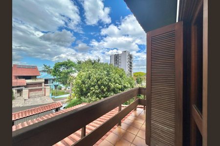 Casa à venda com 390m², 4 quartos e 2 vagasSacada