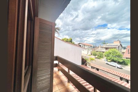 Casa à venda com 390m², 4 quartos e 2 vagasSacada