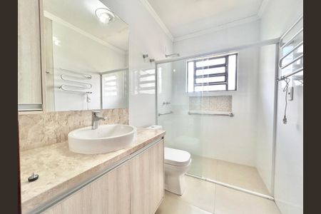 Casa à venda com 390m², 4 quartos e 2 vagasBanheiro