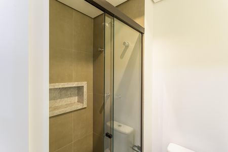 Banheiro de kitnet/studio para alugar com 1 quarto, 26m² em Moema, São Paulo