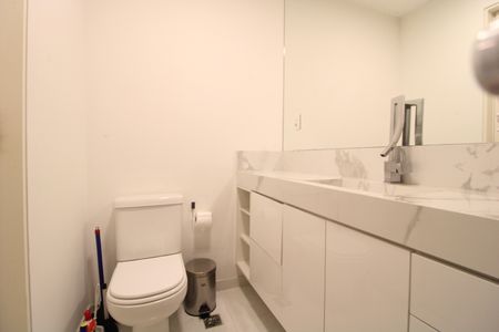 Banheiro de apartamento à venda com 1 quarto, 133m² em Usina Piratininga, São Paulo