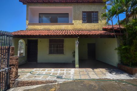 Casa para alugar com 190m², 4 quartos e 1 vagaFachada