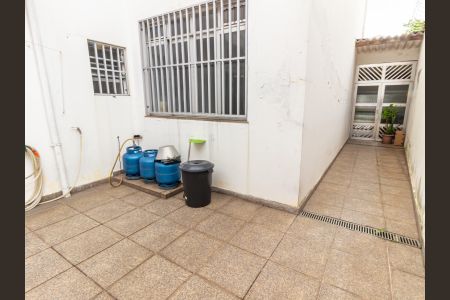 Casa à venda com 240m², 3 quartos e 3 vagas Casa à venda com 240m², 3 quartos e 3 vagasQuintal