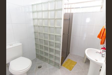 Casa à venda com 240m², 3 quartos e 3 vagas Casa à venda com 240m², 3 quartos e 3 vagasBanheiro