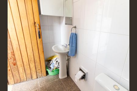 Casa à venda com 240m², 3 quartos e 3 vagas Casa à venda com 240m², 3 quartos e 3 vagasBanheiro de Serviço