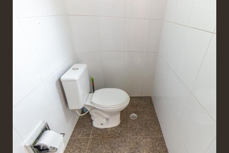 Casa à venda com 240m², 3 quartos e 3 vagas Casa à venda com 240m², 3 quartos e 3 vagasBanheiro de Serviço