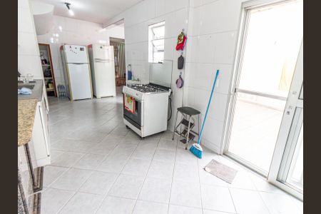 Casa à venda com 240m², 3 quartos e 3 vagas Casa à venda com 240m², 3 quartos e 3 vagasCozinha e Área de Serviço