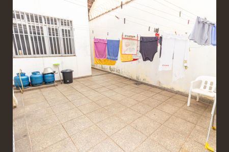 Casa à venda com 240m², 3 quartos e 3 vagas Casa à venda com 240m², 3 quartos e 3 vagasQuintal