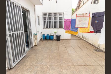 Casa à venda com 240m², 3 quartos e 3 vagas Casa à venda com 240m², 3 quartos e 3 vagasQuintal