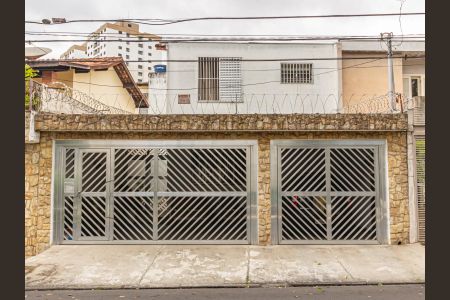 Casa à venda com 240m², 3 quartos e 3 vagas Casa à venda com 240m², 3 quartos e 3 vagasFachada