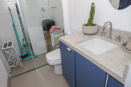Apartamento à venda com 66m², 2 quartos e 1 vagaBanheiro Social