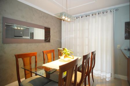 Casa à venda com 220m², 3 quartos e 2 vagasSala