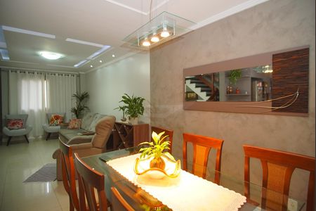 Casa à venda com 220m², 3 quartos e 2 vagasSala