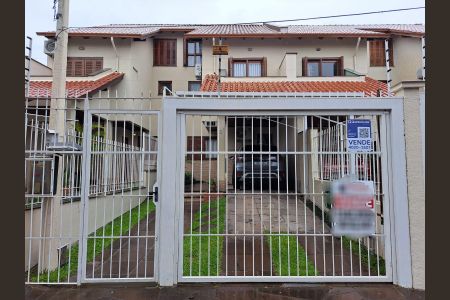 Casa à venda com 220m², 3 quartos e 2 vagas Casa à venda com 220m², 3 quartos e 2 vagasFachada