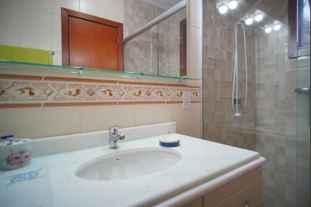 Casa à venda com 220m², 3 quartos e 2 vagasBanheiro Corredor