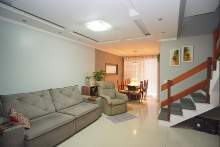 Sala de casa à venda com 3 quartos, 220m² em Jardim Sabará, Porto Alegre