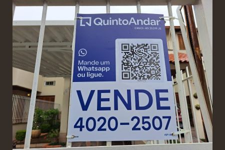 Casa à venda com 220m², 3 quartos e 2 vagas Casa à venda com 220m², 3 quartos e 2 vagasPlaca na Fachada