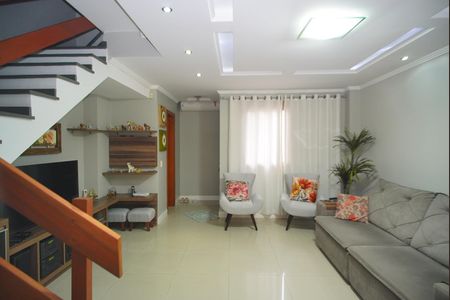 Casa à venda com 220m², 3 quartos e 2 vagasSala