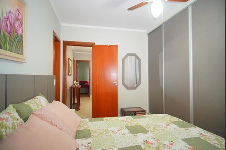 Casa à venda com 220m², 3 quartos e 2 vagasSuíte