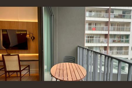 Varanda de kitnet/studio para alugar com 1 quarto, 28m² em Pinheiros, São Paulo