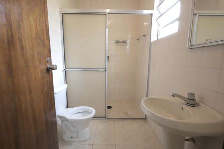 Casa para alugar com 300m², 3 quartos e 6 vagasBanheiro da Suíte