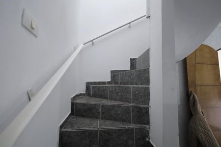 Casa para alugar com 300m², 3 quartos e 6 vagasEscada