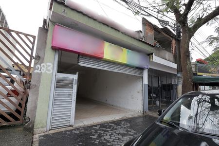 Casa para alugar com 300m², 3 quartos e 6 vagasFachada