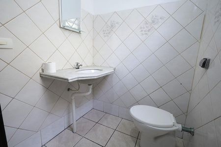 Casa para alugar com 300m², 3 quartos e 6 vagasBanheiro 1